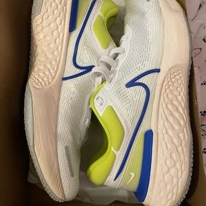 Nike zoomx invincible run flyknit